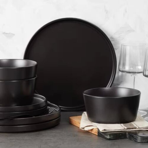 16-Piece Stoneware Dinnerware Set in Matte Black – Service for 4